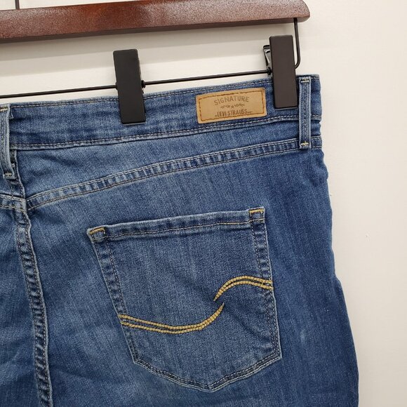 Levi’s Signature‎ Denim Jean Shorts Womens Size 22 Modern Skinny Rolled Hem - Picture 7 of 13